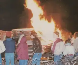 Seniors burn papers and books, Greenfield H.S. Catamount, 1987